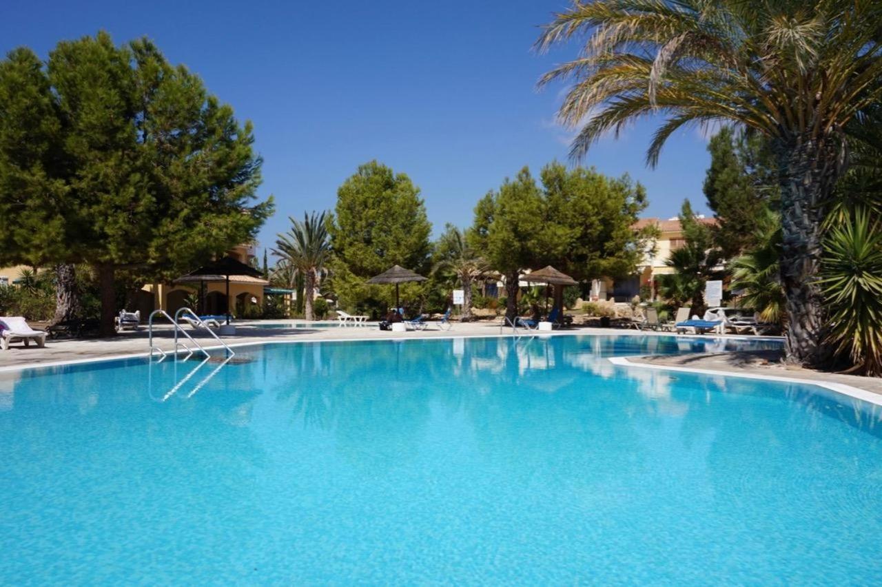 Modern Sea View Apartment Regina Gardens Paphos Bagian luar foto